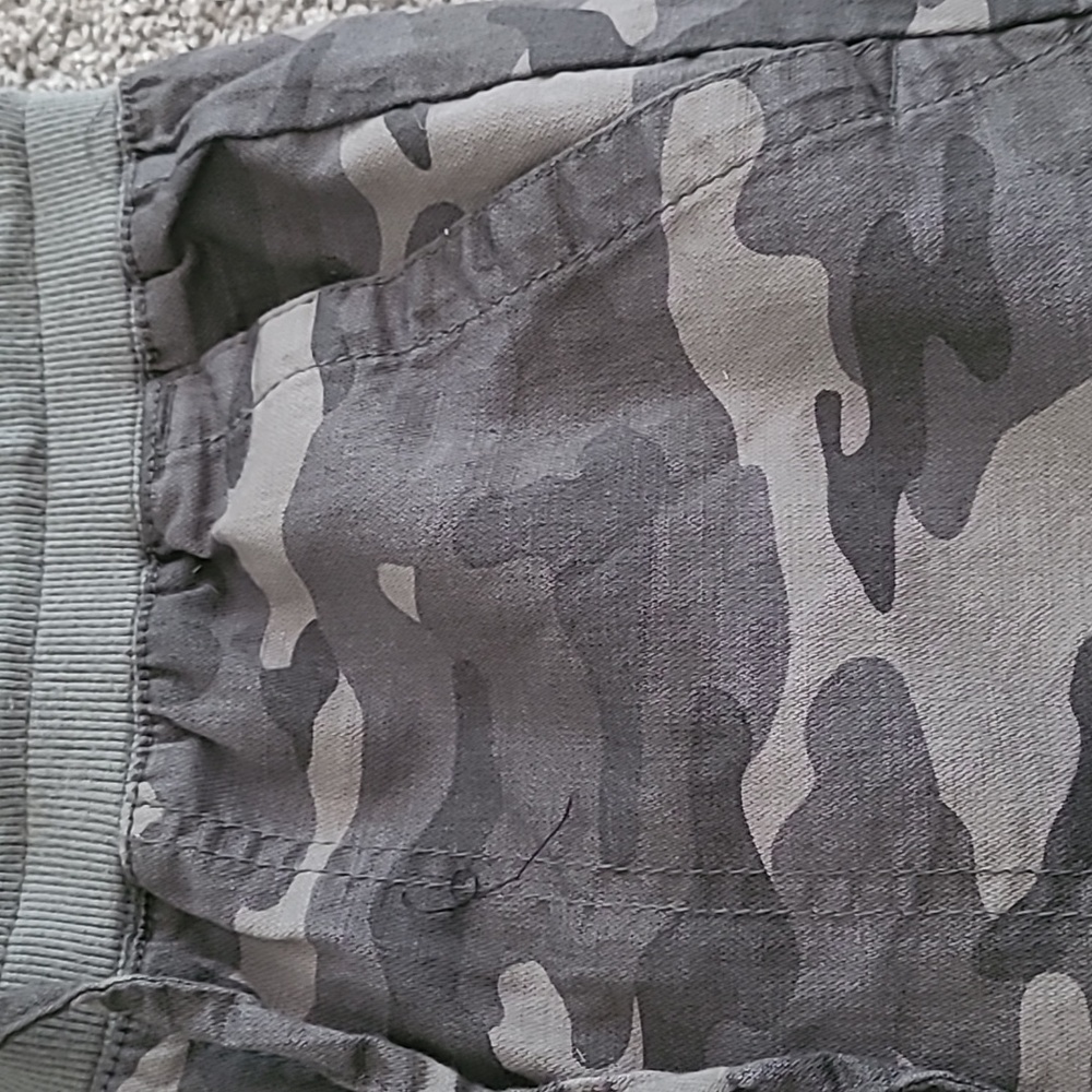 EUC Gap women's Army print Activewear pants, S - Picture 5 of 11